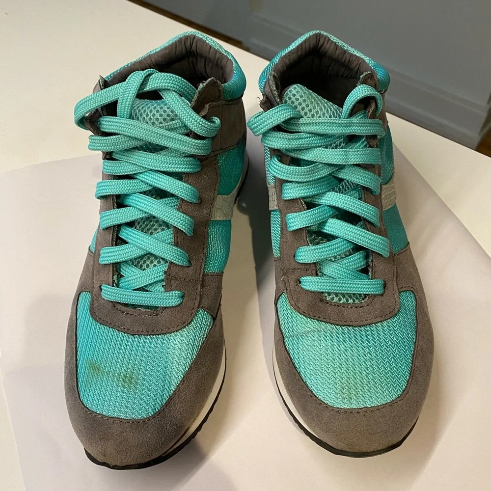 N/A women’s sneakers